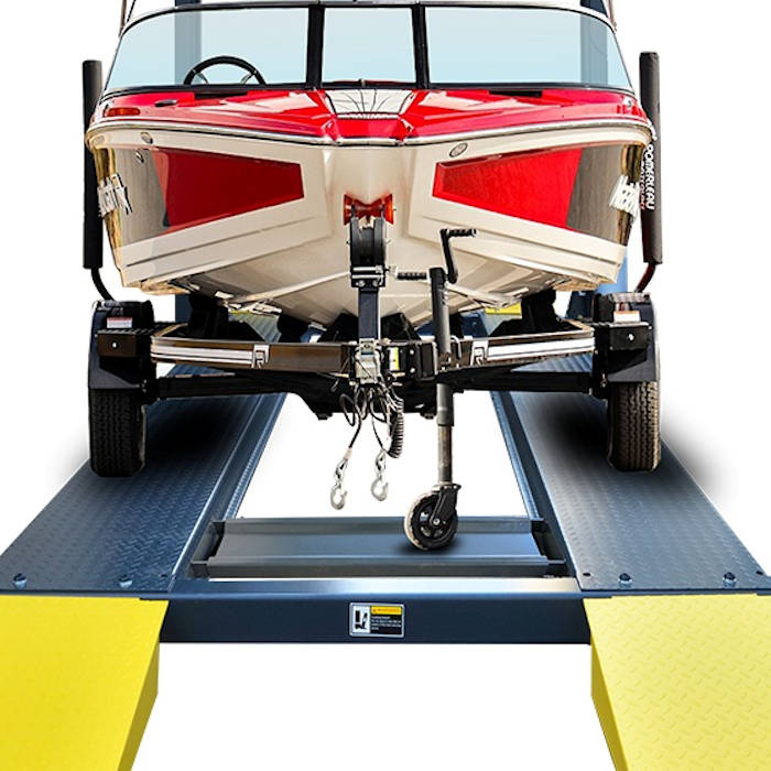 Standard adjustable trailer platform. Adj. range: 42 3/8" - 66 1/4" 