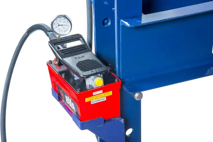 Hein-Werner Model HW93301 91.5 cu. in. oil capacity Treadle Pump for easy foot operation