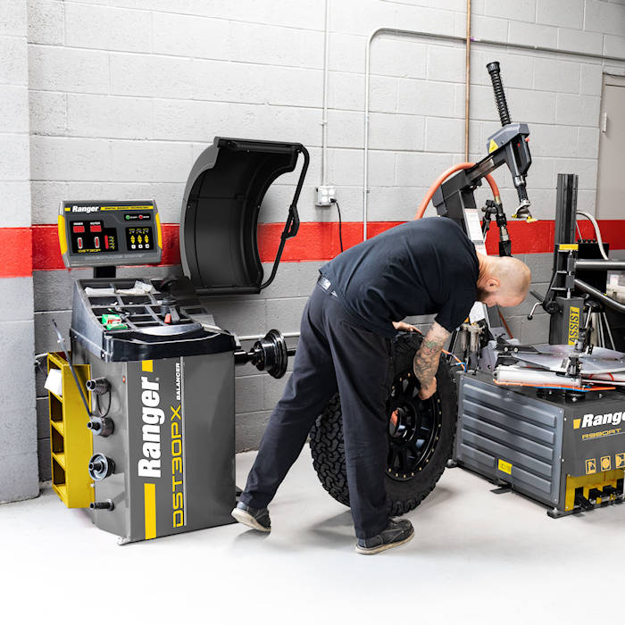 Ranger DST30P Wheel Balancer In Use