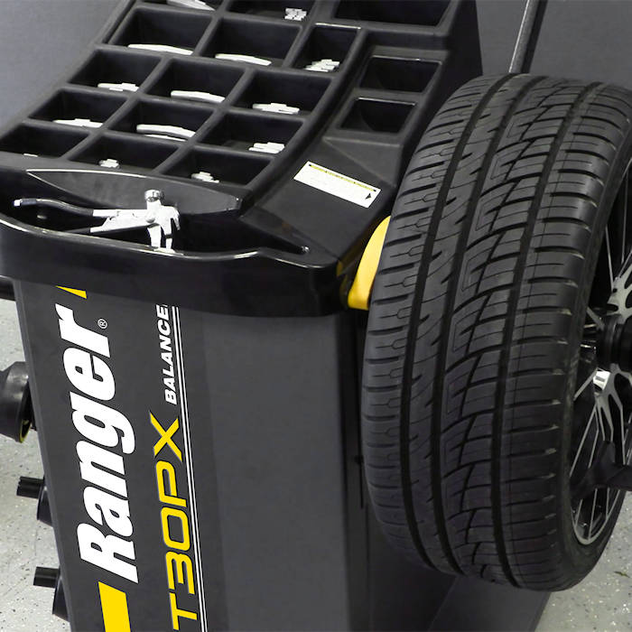 Ranger DST30PX Wheel Balancer In Use 