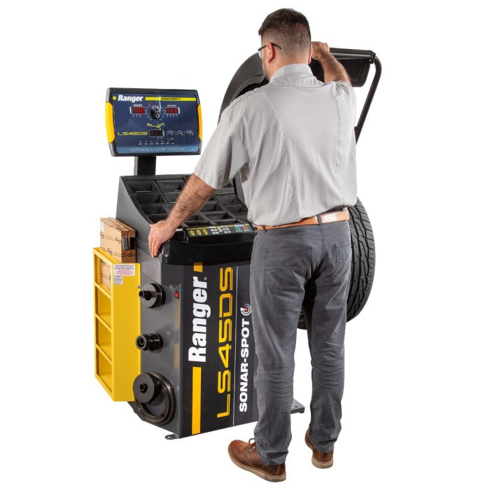 Ranger LS45DS Sonar 3D Laser-Spot Wheel Balancer In Use