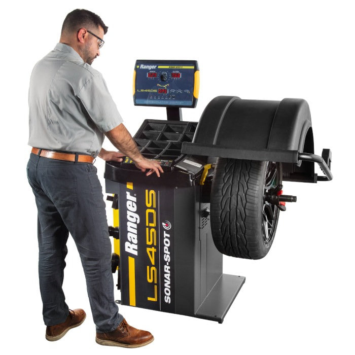 Ranger LS45DS Sonar 3D Laser-Spot Wheel Balancer In Use