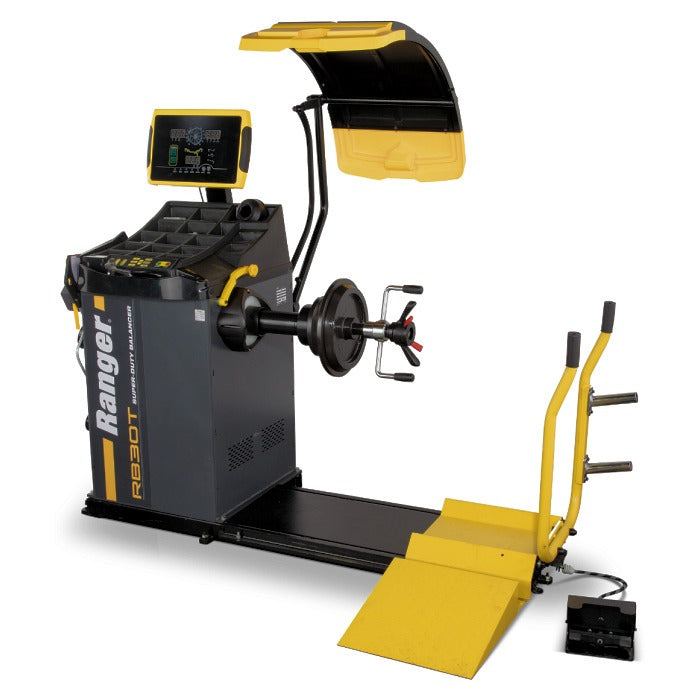 Ranger RB30T Super-Duty Truck Wheel Balancer Includes Deluxe Adapter Kit 208-240V